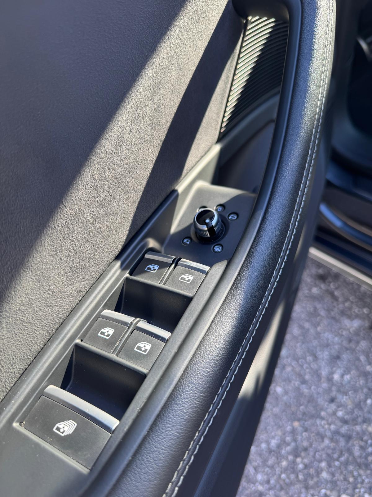 AUDI A5 Cabriolet 40 TFSI S-Line S-tronic-image-12