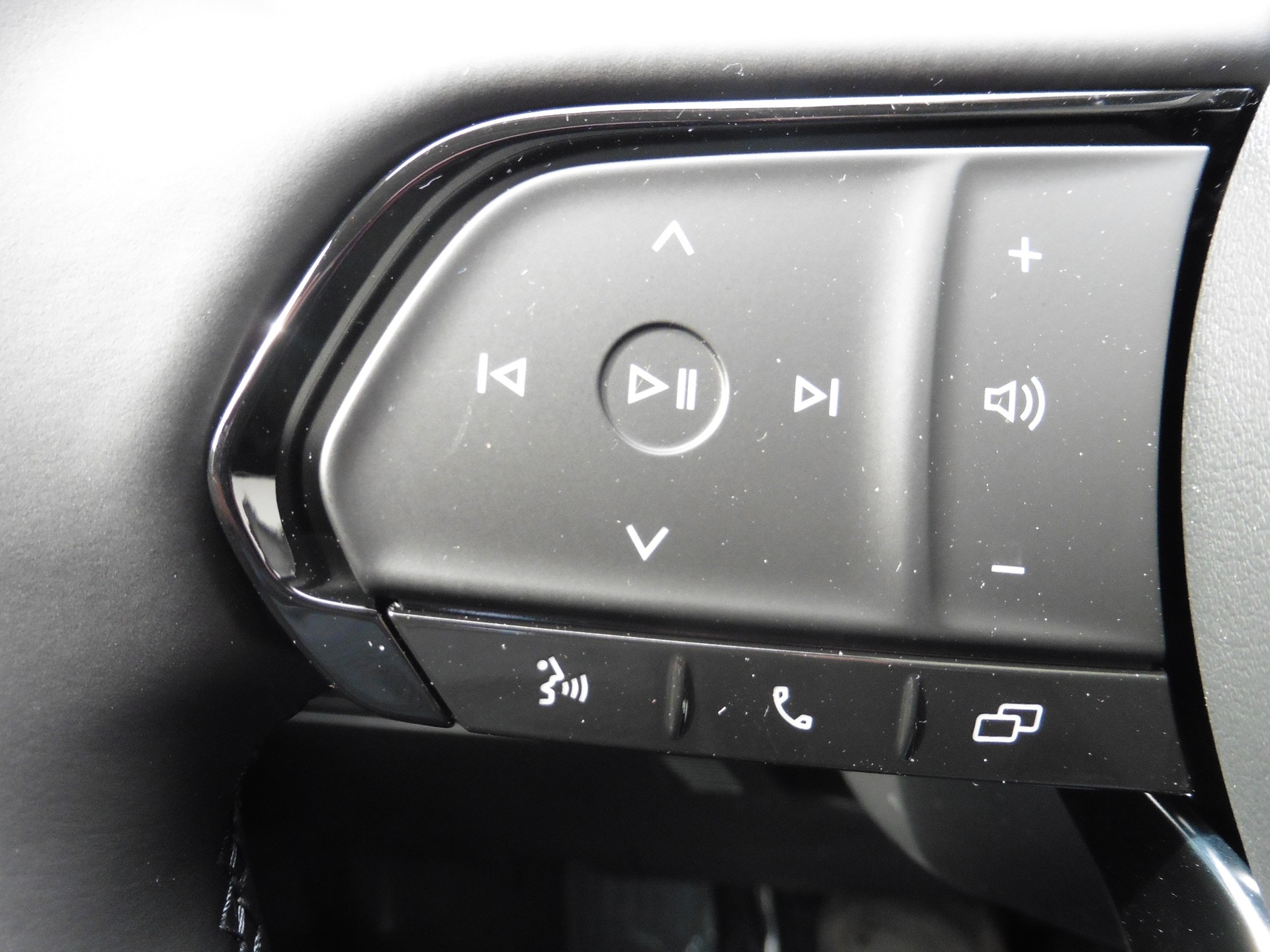 MAZDA Exklusive-Line-image-12