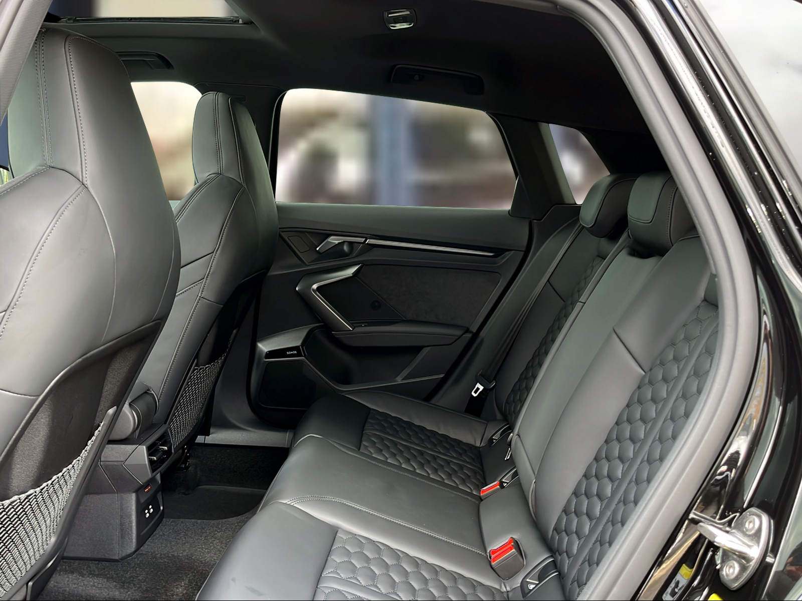 AUDI RS3 Sportback 2.5 TSI quattro S-tronic Mythosschwarz Metallic-image-9