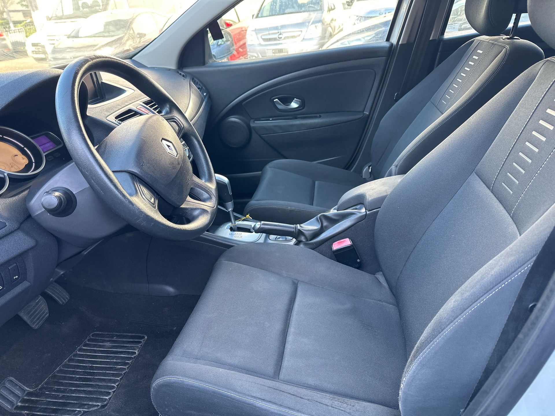 RENAULT Mégane Grandtour 1.5 dCi Expression EDC-image-8