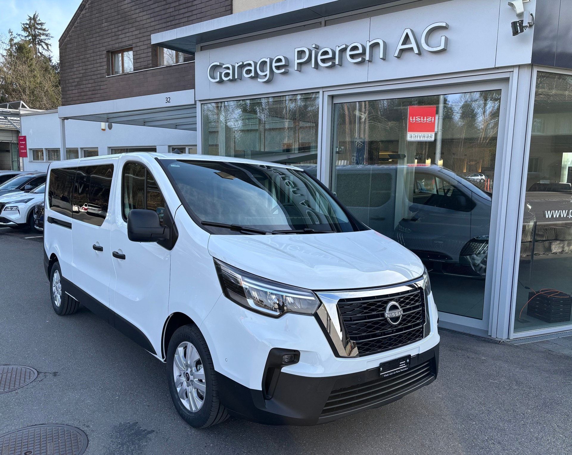 NISSAN Primastar 150 3.0L2H1 Tekna 9 Plätze