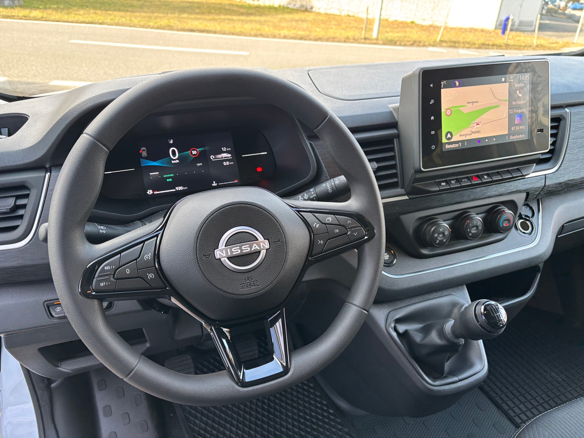 NISSAN Primastar 150 3.0L2H1 Tekna 9 Plätze-image-12