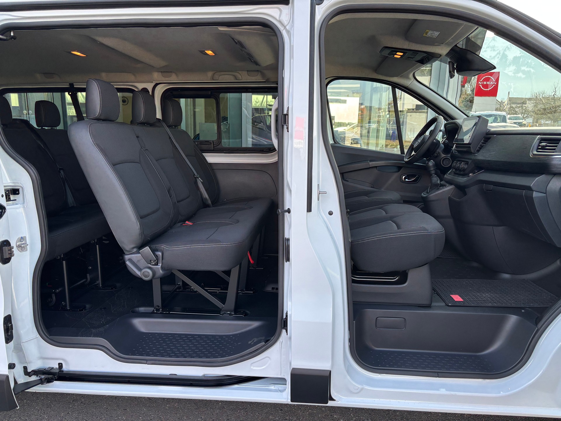NISSAN Primastar 150 3.0L2H1 Tekna 9 Plätze-image-7