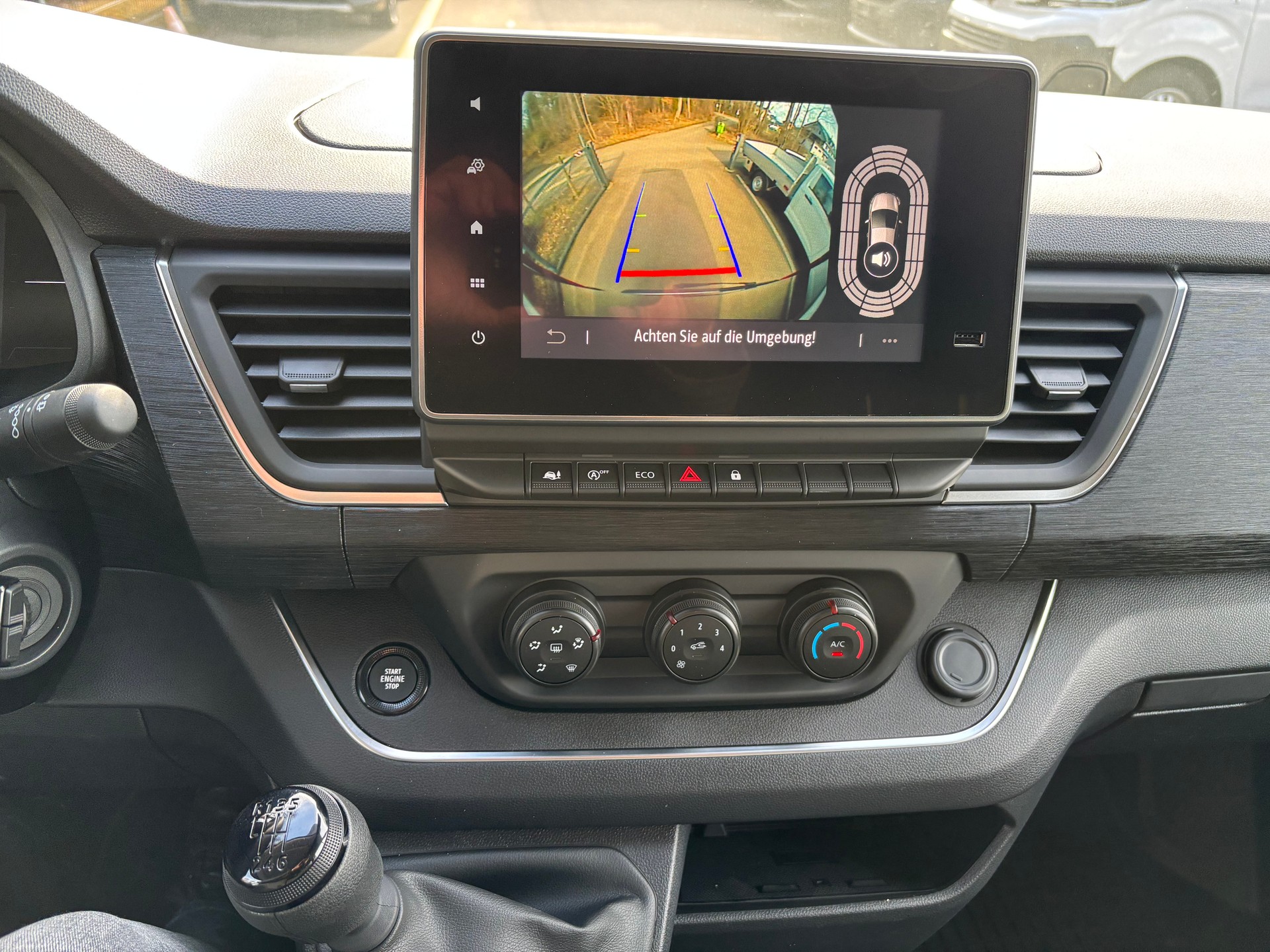 NISSAN Primastar 150 3.0L2H1 Tekna 9 Plätze-image-13