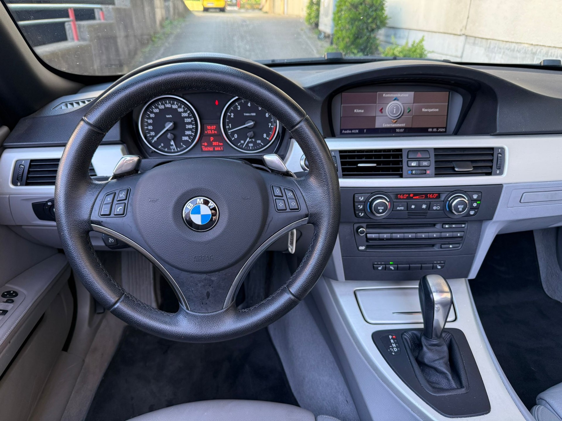 BMW 335i Cabriolet Steptronic-image-13