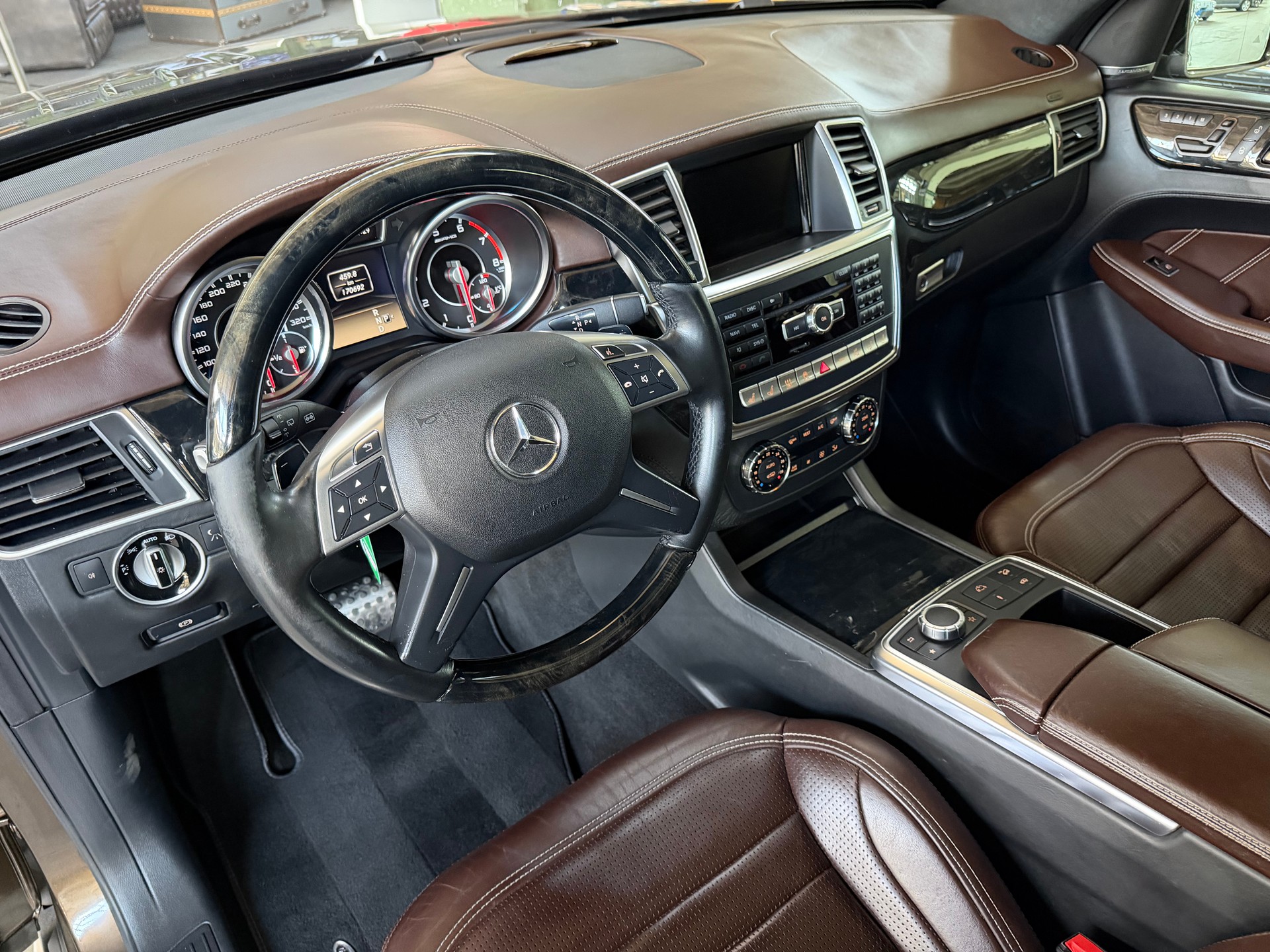 MERCEDES-BENZ ML 63 AMG 4Matic *** AMG Driver Package *** Speedshift Automat-showroom-element-2