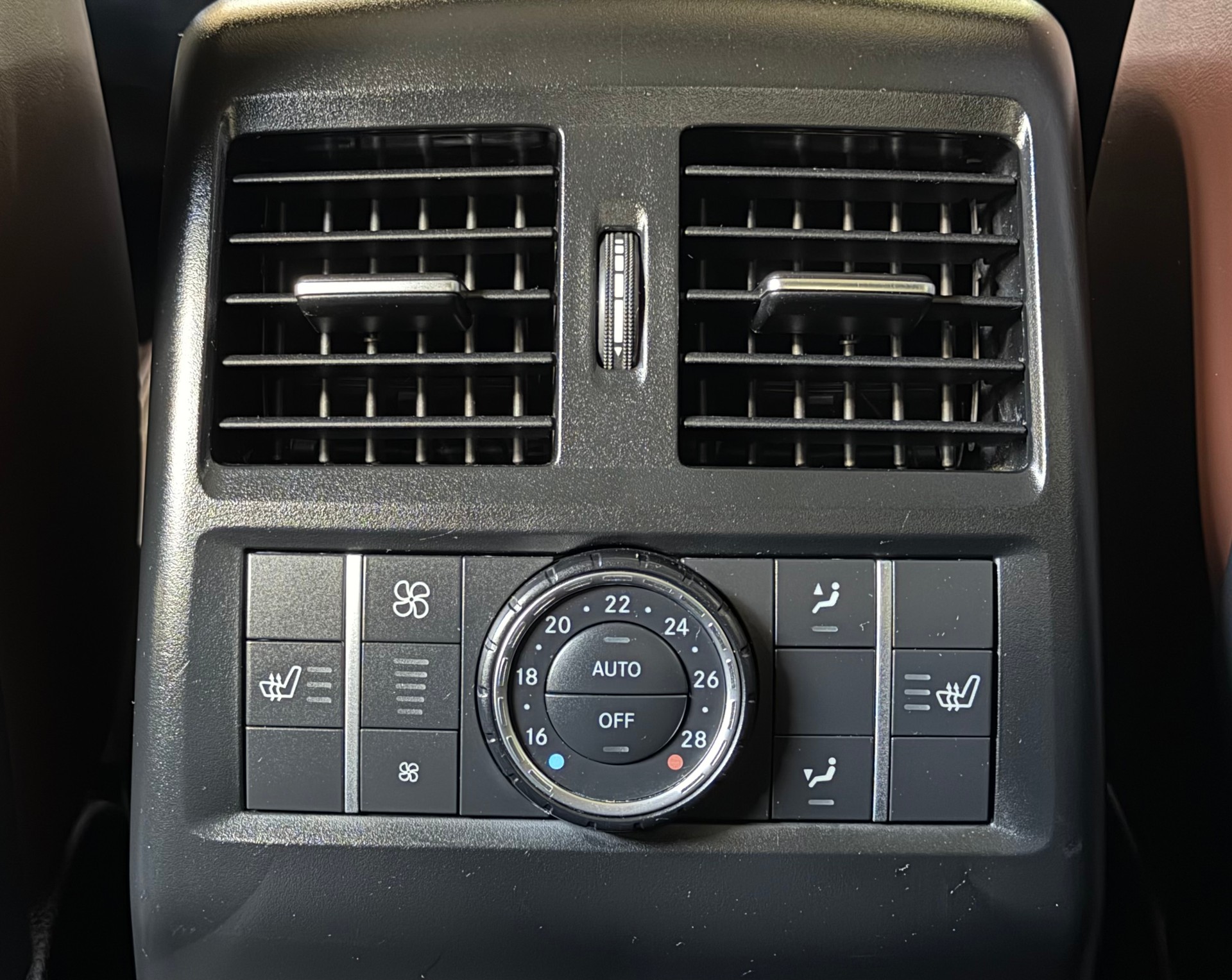 MERCEDES-BENZ ML 63 AMG 4Matic *** AMG Driver Package *** Speedshift Automat-image-13