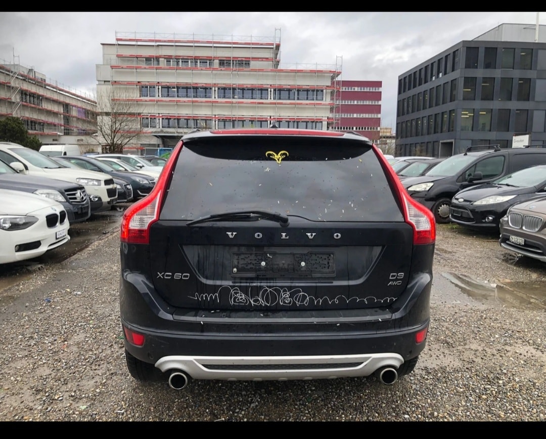 VOLVO XC60 D3 AWD R-Design Geartronic-image-4