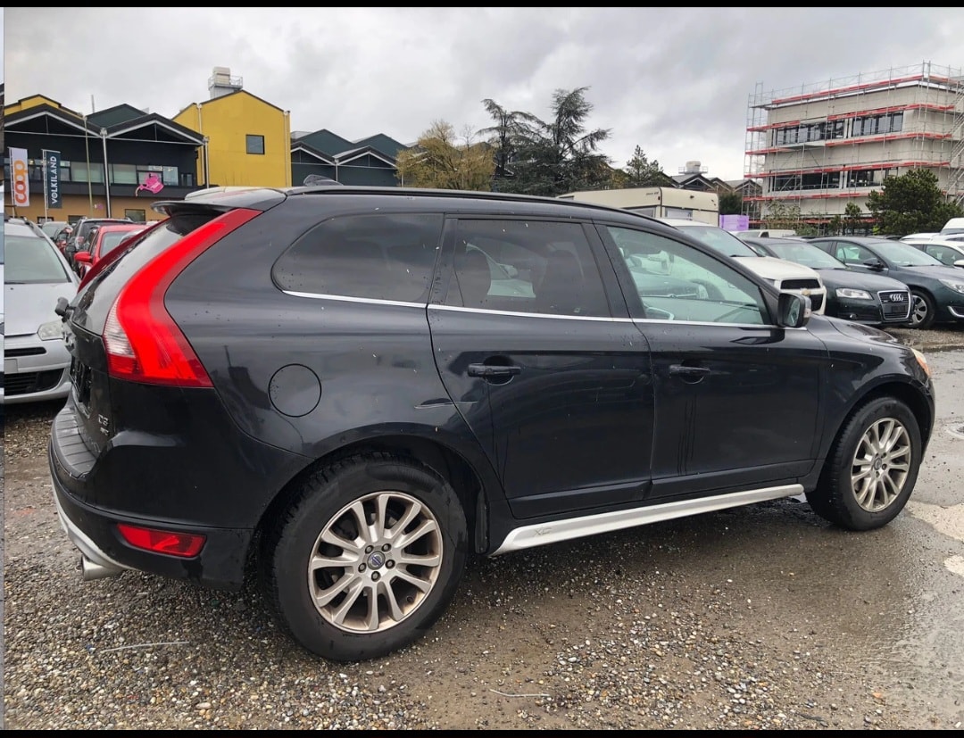 VOLVO XC60 D3 AWD R-Design Geartronic-image-6