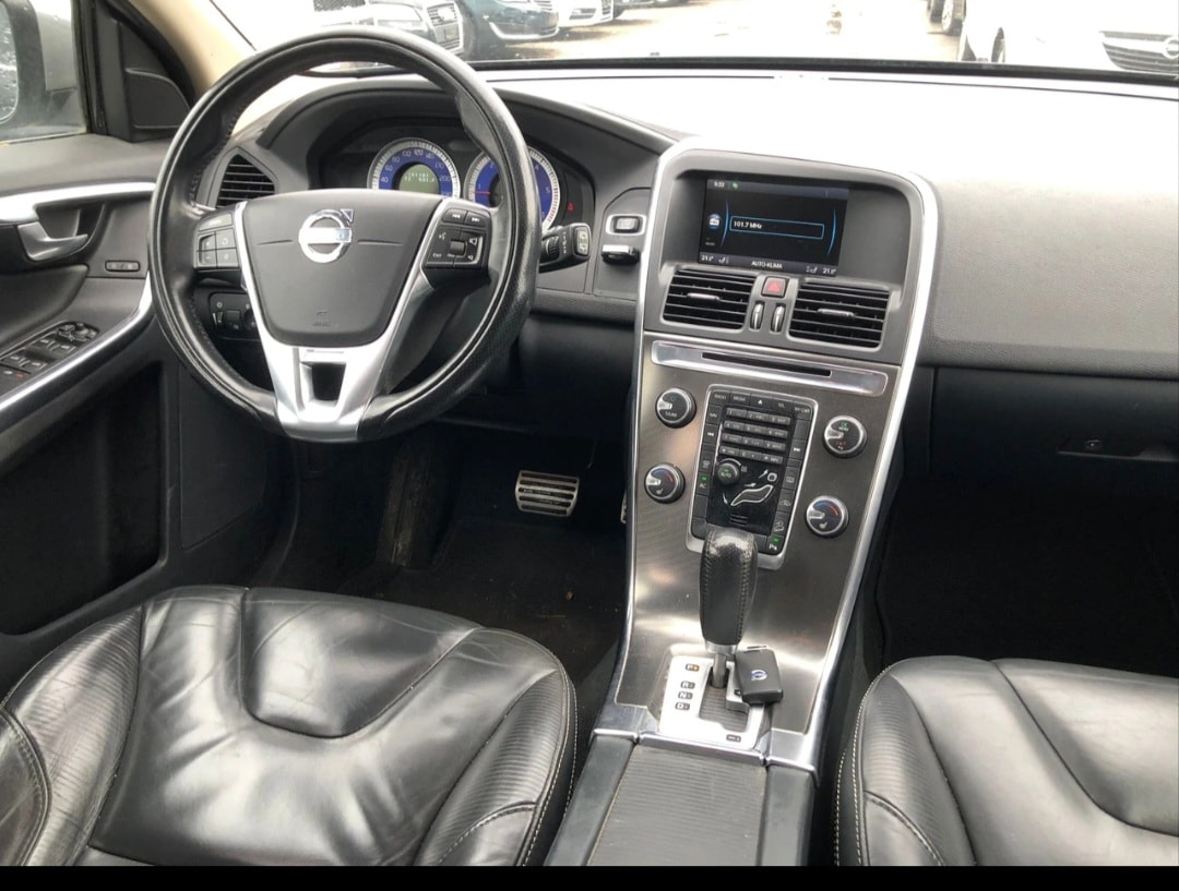 VOLVO XC60 D3 AWD R-Design Geartronic-image-11