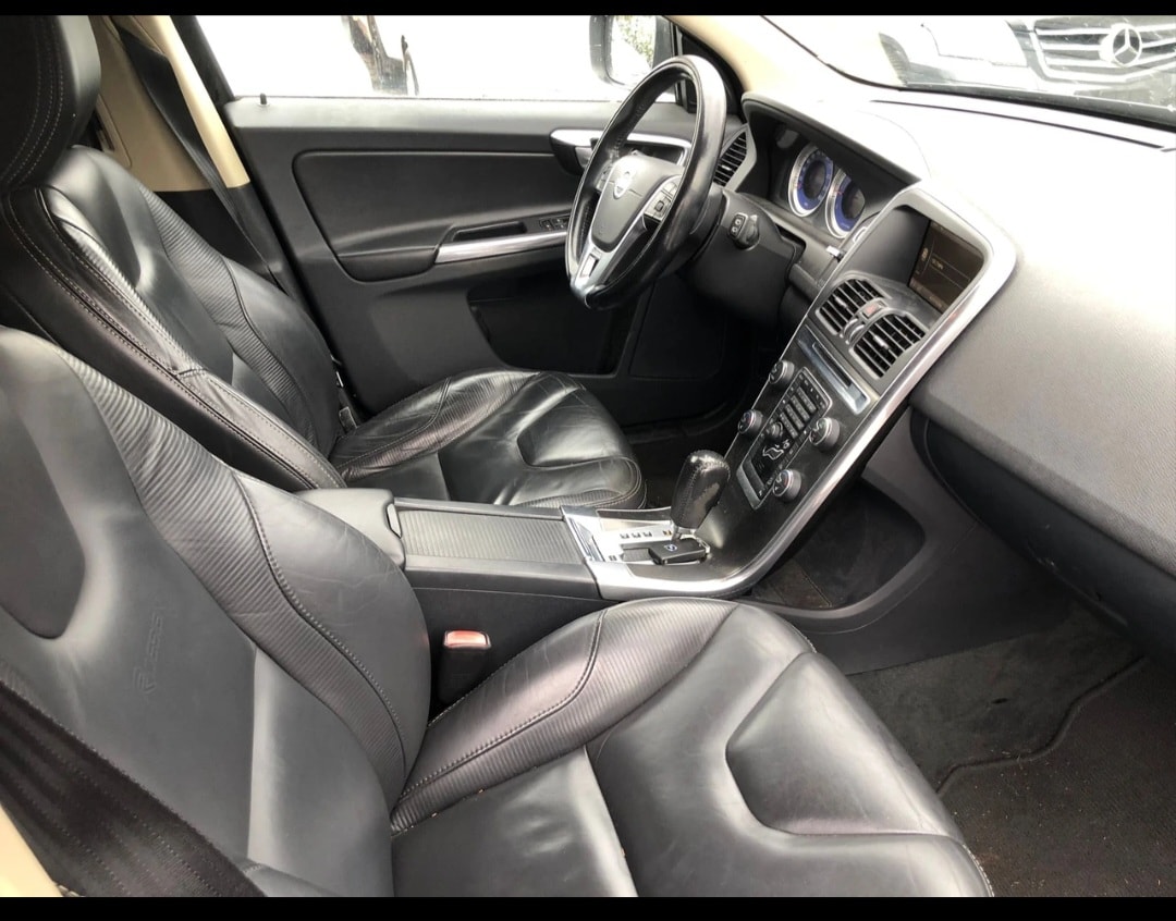 VOLVO XC60 D3 AWD R-Design Geartronic-image-9