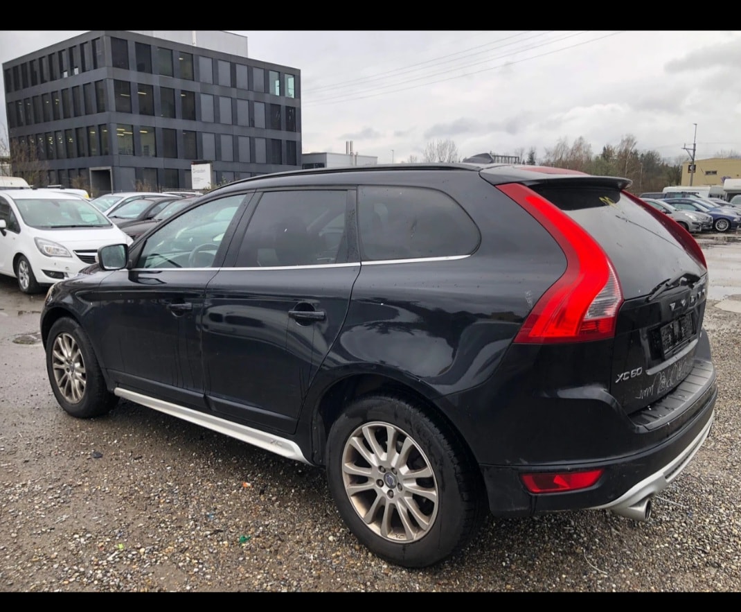 VOLVO XC60 D3 AWD R-Design Geartronic-image-3