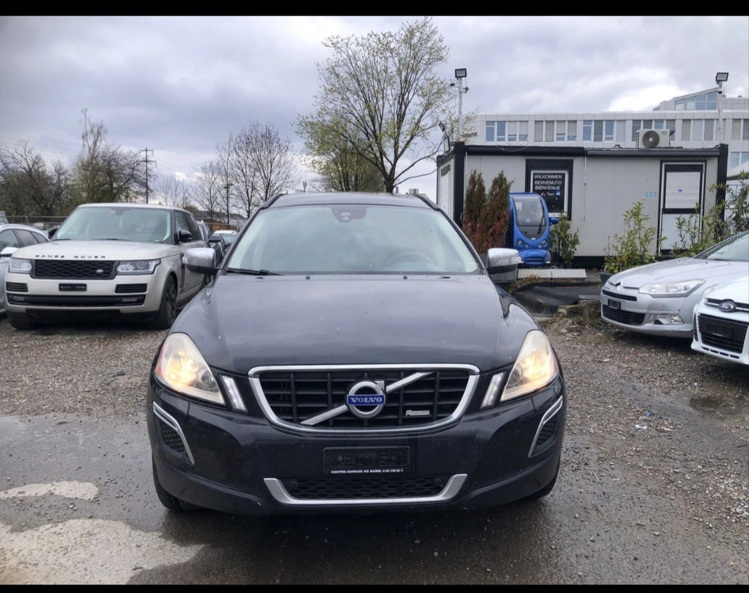 VOLVO XC60 D3 AWD R-Design Geartronic-image-2