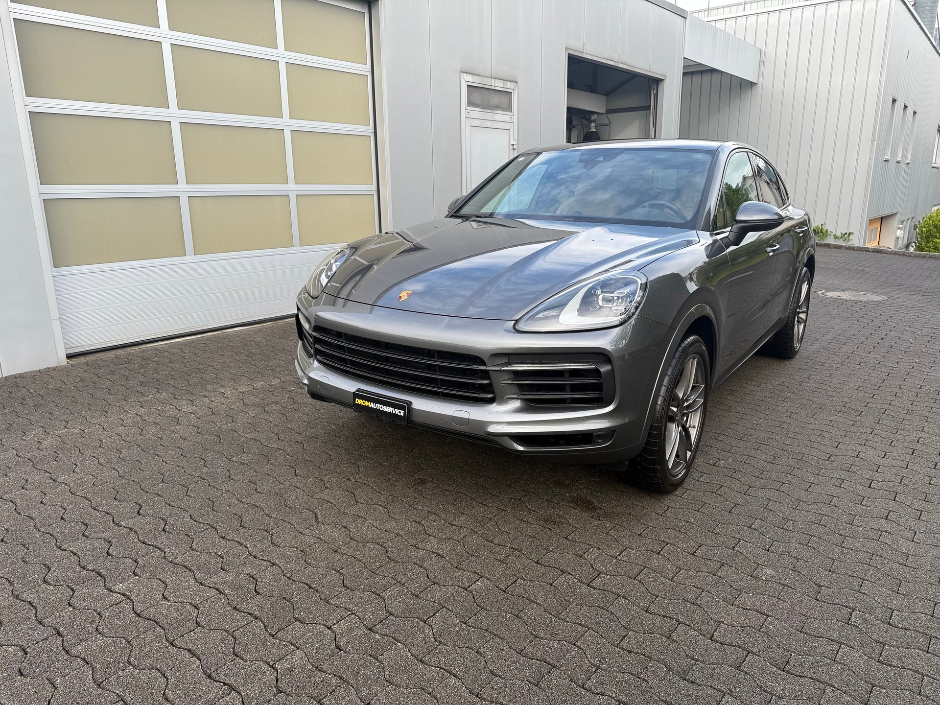 PORSCHE Cayenne Coupé-showroom-element-1