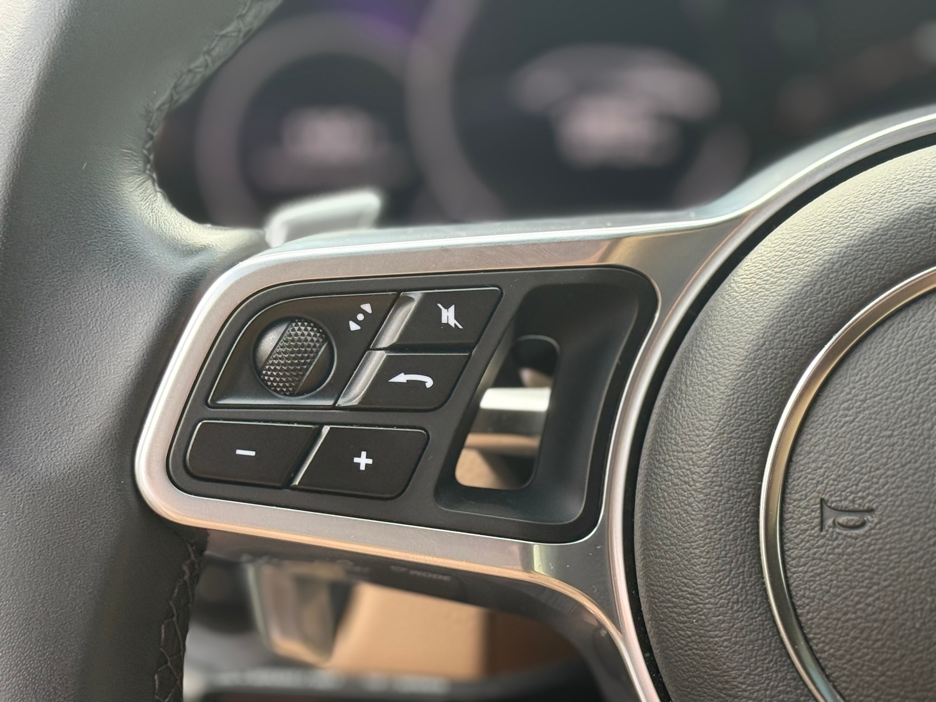 PORSCHE Cayenne Coupé-image-14