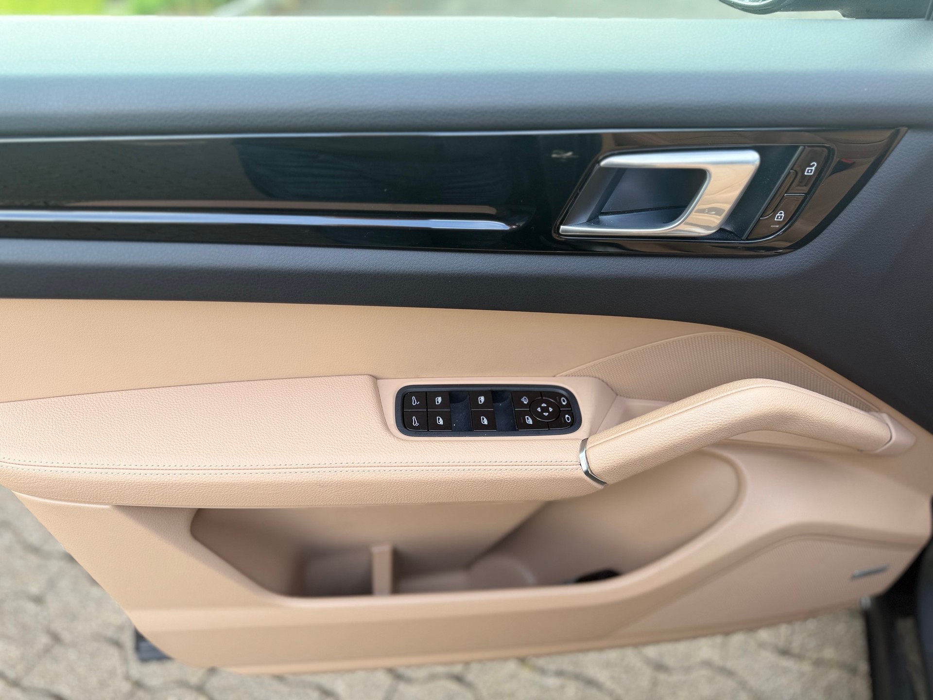 PORSCHE Cayenne Coupé-image-16