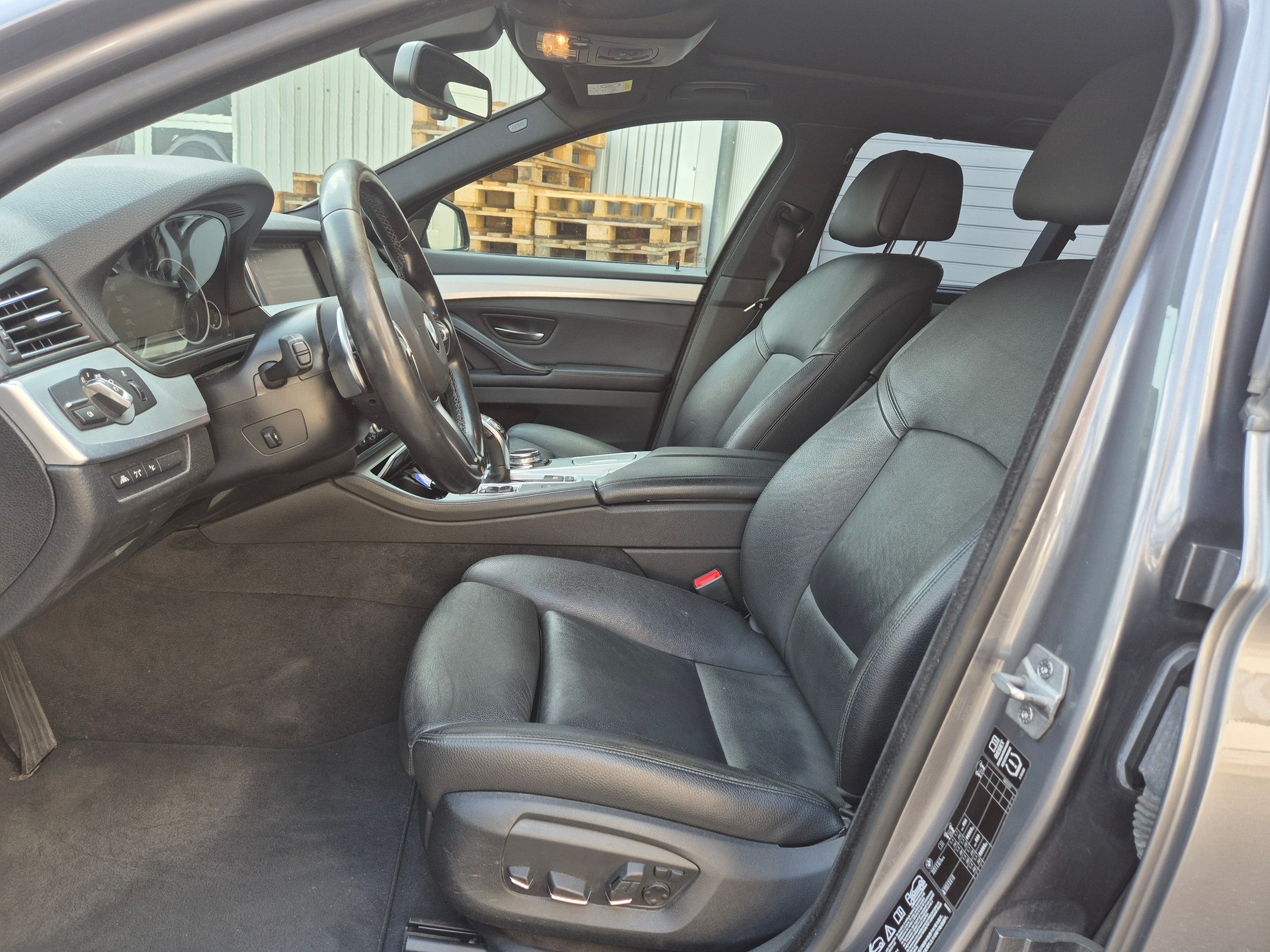 BMW M550d Touring xDrive Steptronic-image-10