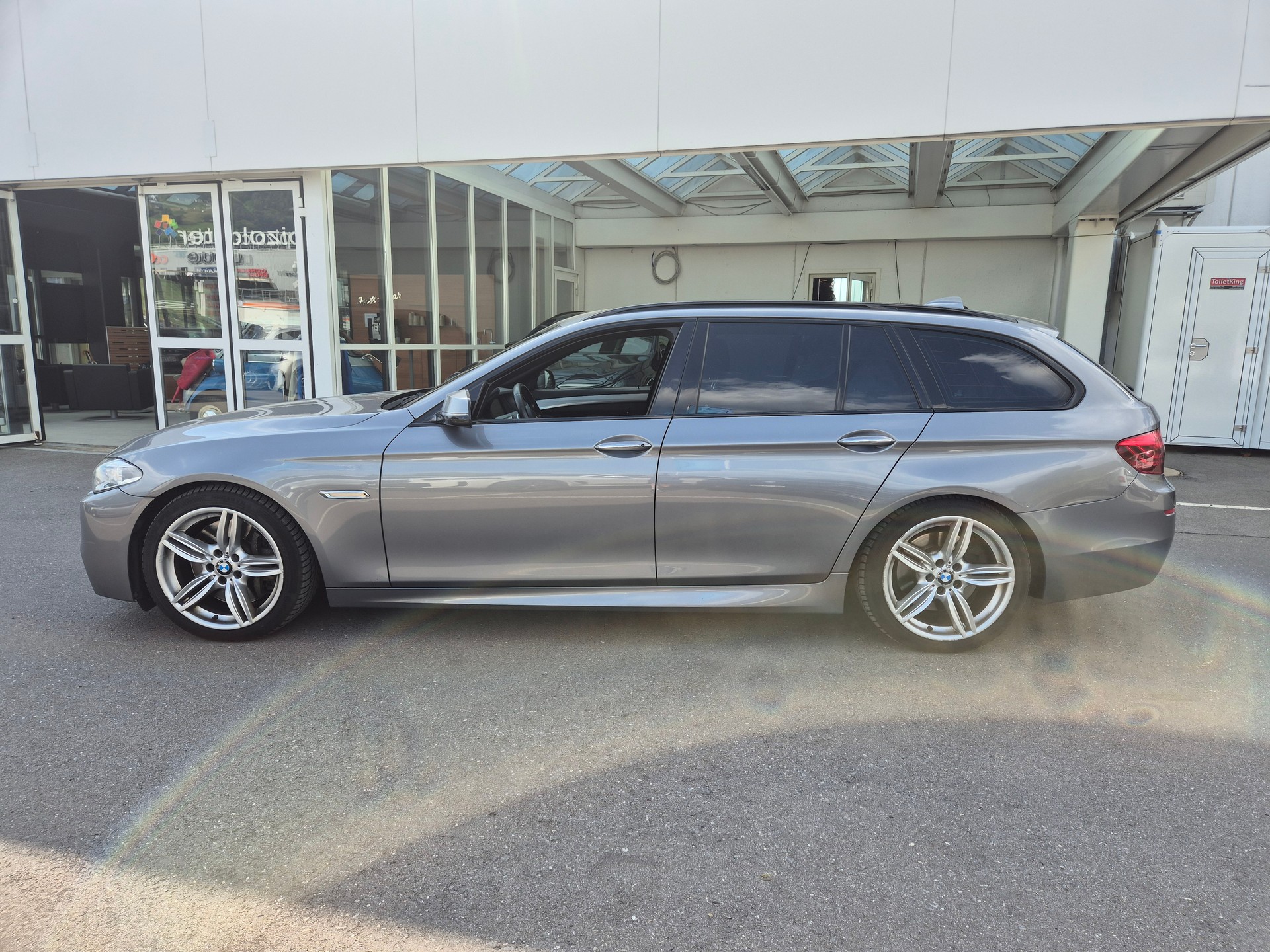 BMW M550d Touring xDrive Steptronic-image-4