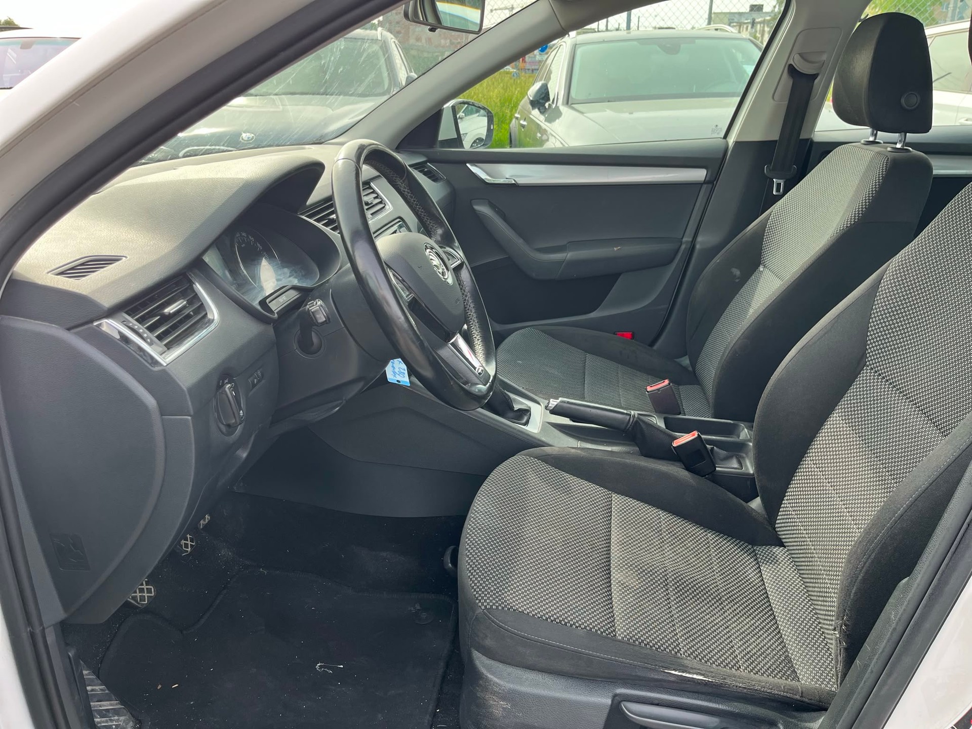 SKODA Octavia Combi 1.6 TDI Active-image-7