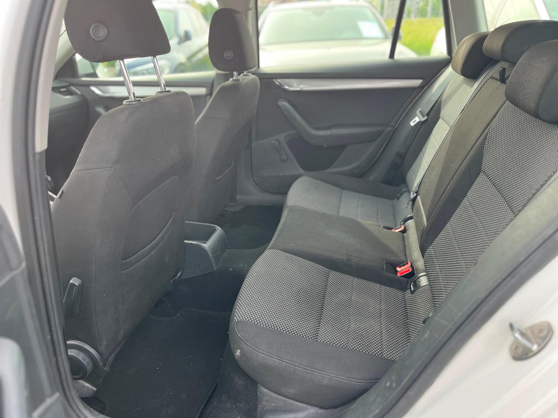 SKODA Octavia Combi 1.6 TDI Active-image-8