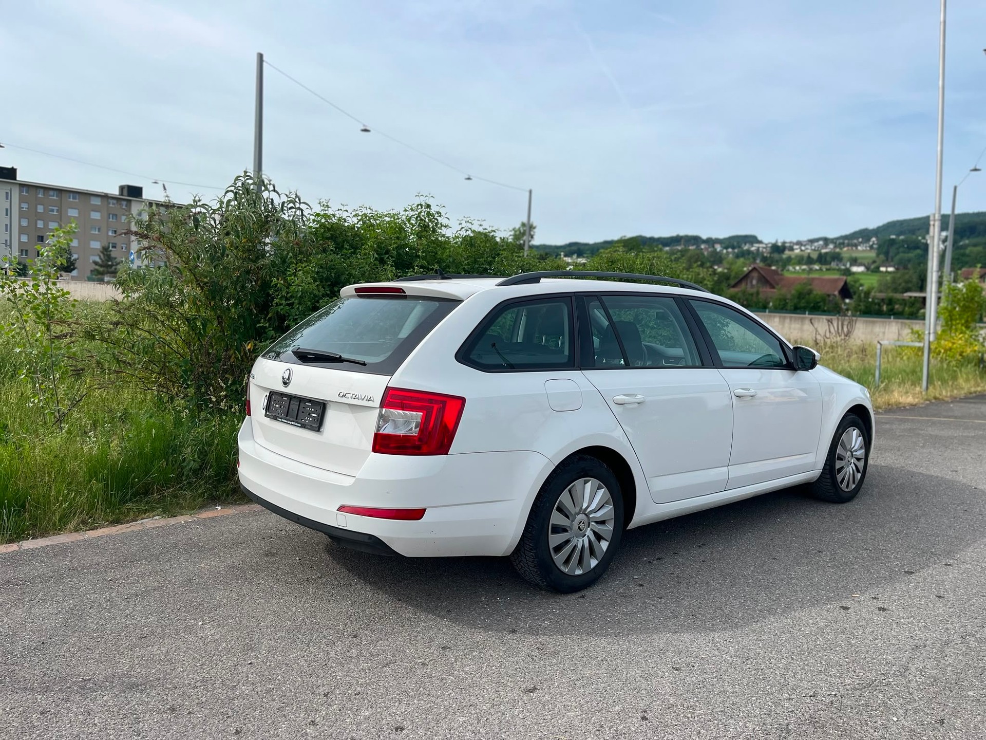 SKODA Octavia Combi 1.6 TDI Active-image-3