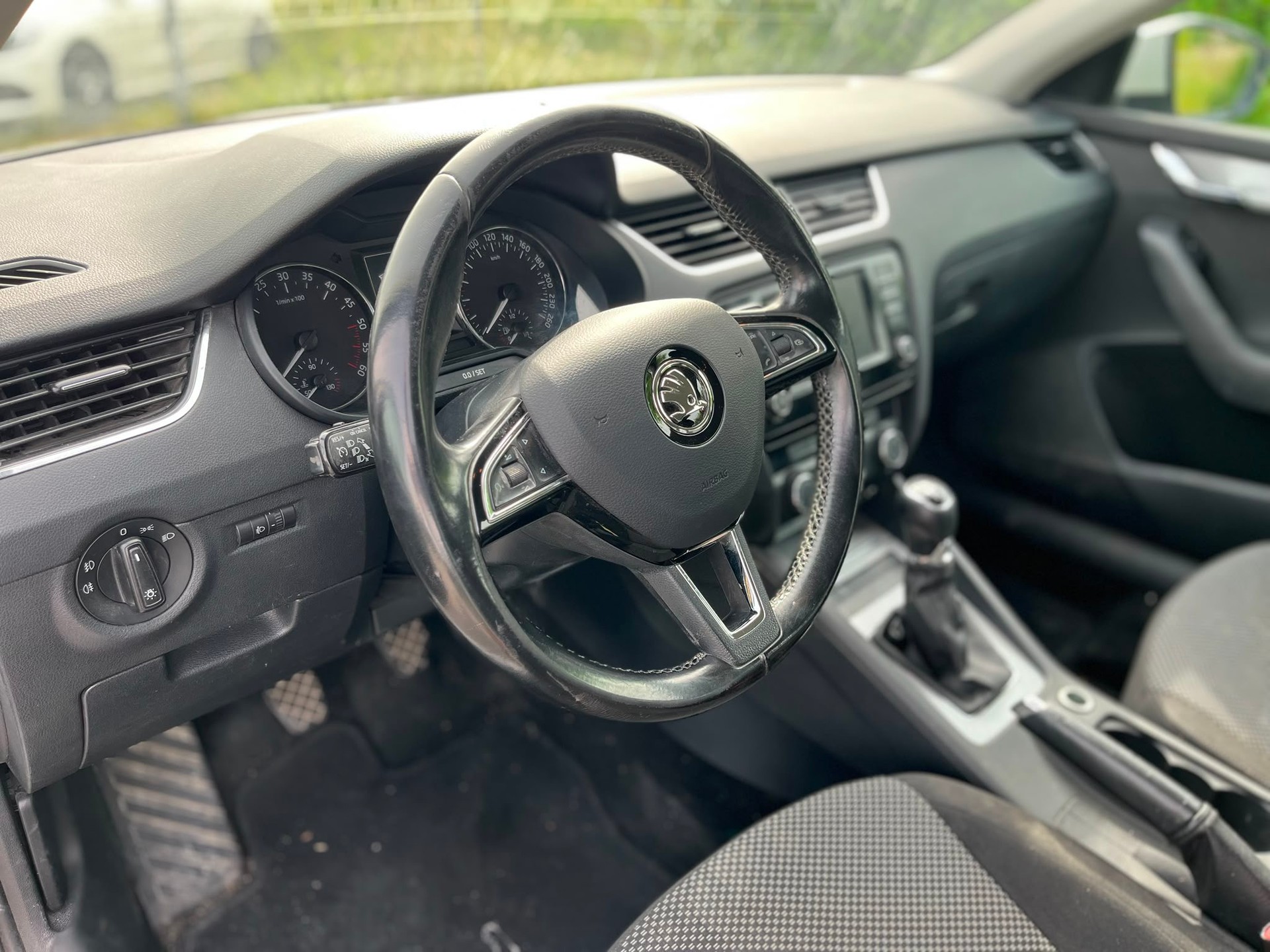 SKODA Octavia Combi 1.6 TDI Active-image-10