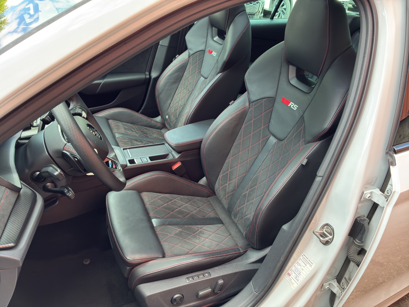 SKODA Octavia Combi 2.0 TDI DSG RS 4x4-image-9