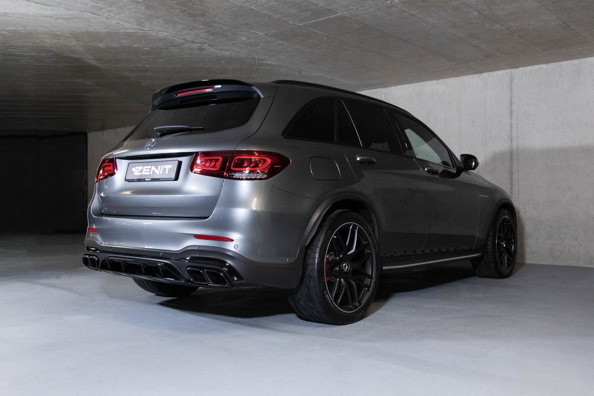 MERCEDES-BENZ GLC 63 S AMG 4Matic 9G-Tronic-showroom-element-3