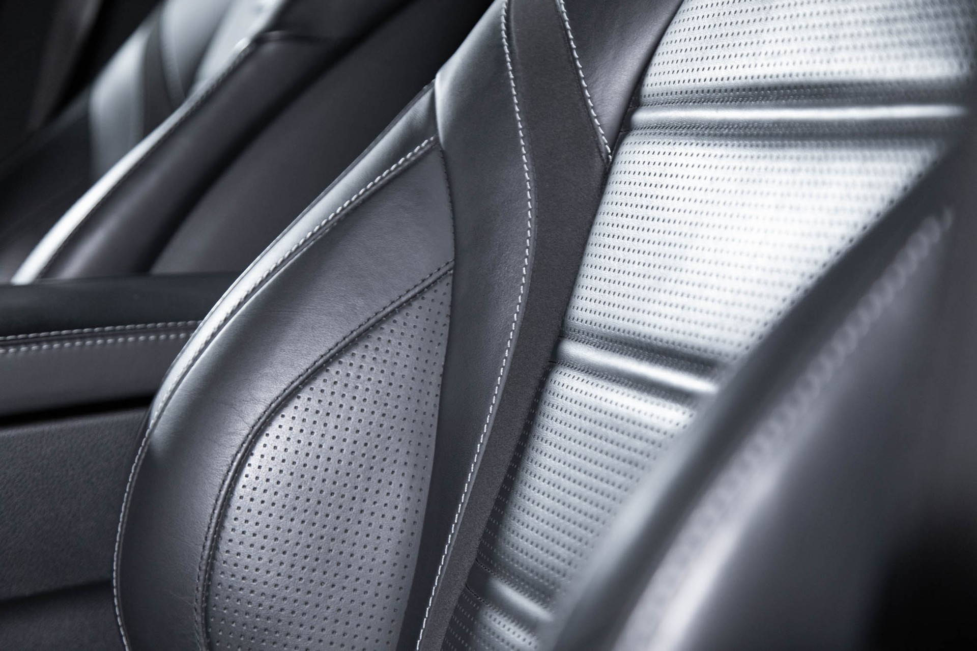 MERCEDES-BENZ GLC 63 S AMG 4Matic 9G-Tronic-image-22