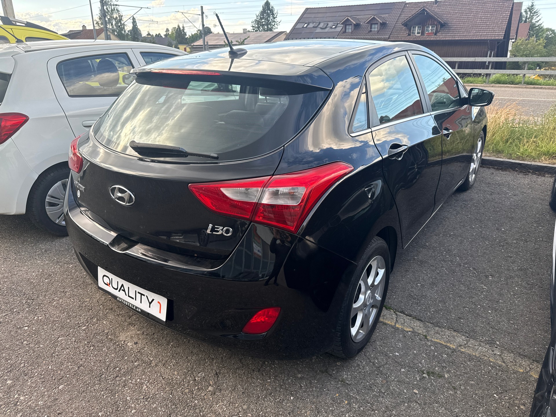 HYUNDAI i30-image-9