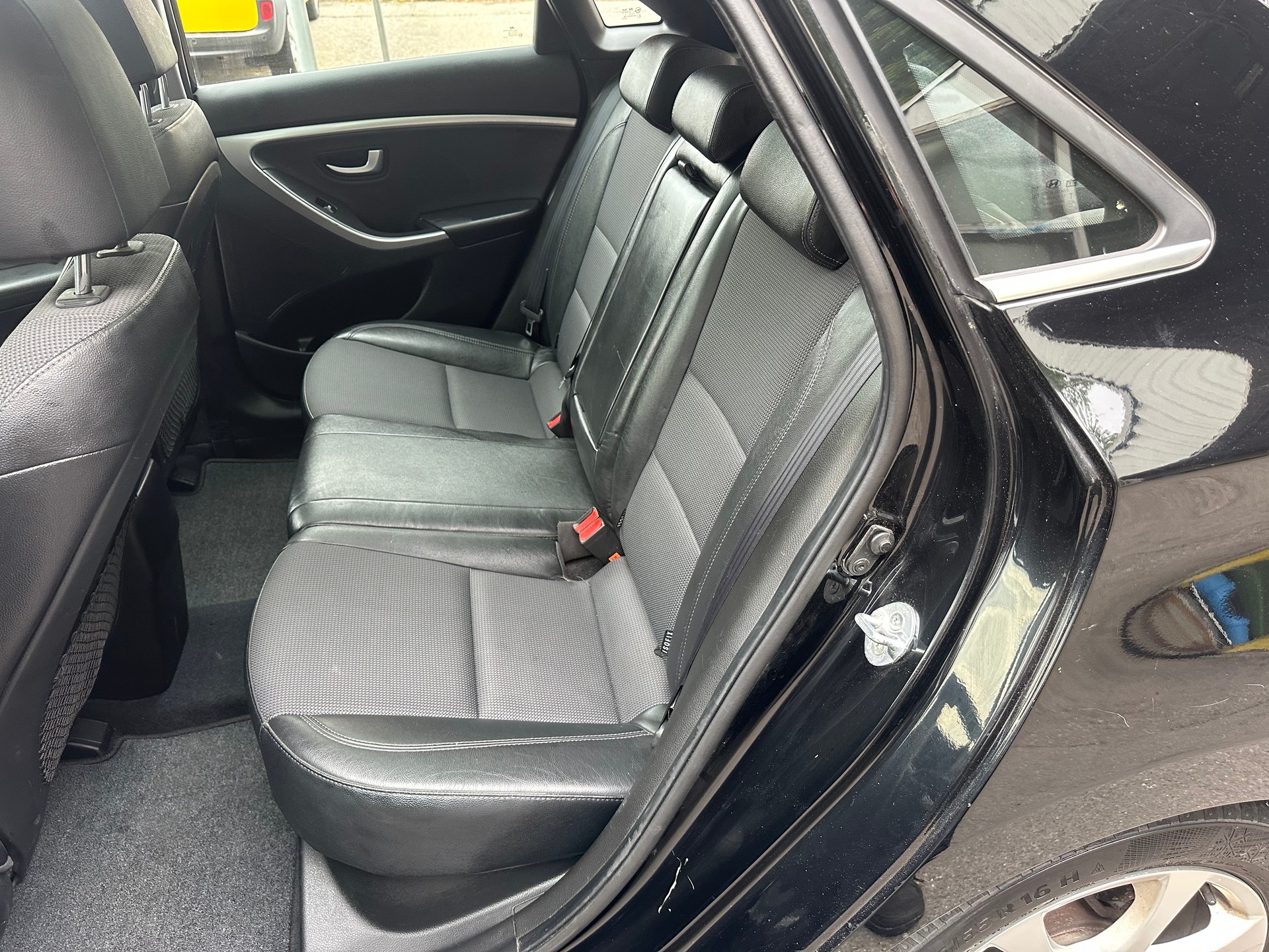 HYUNDAI i30-image-3