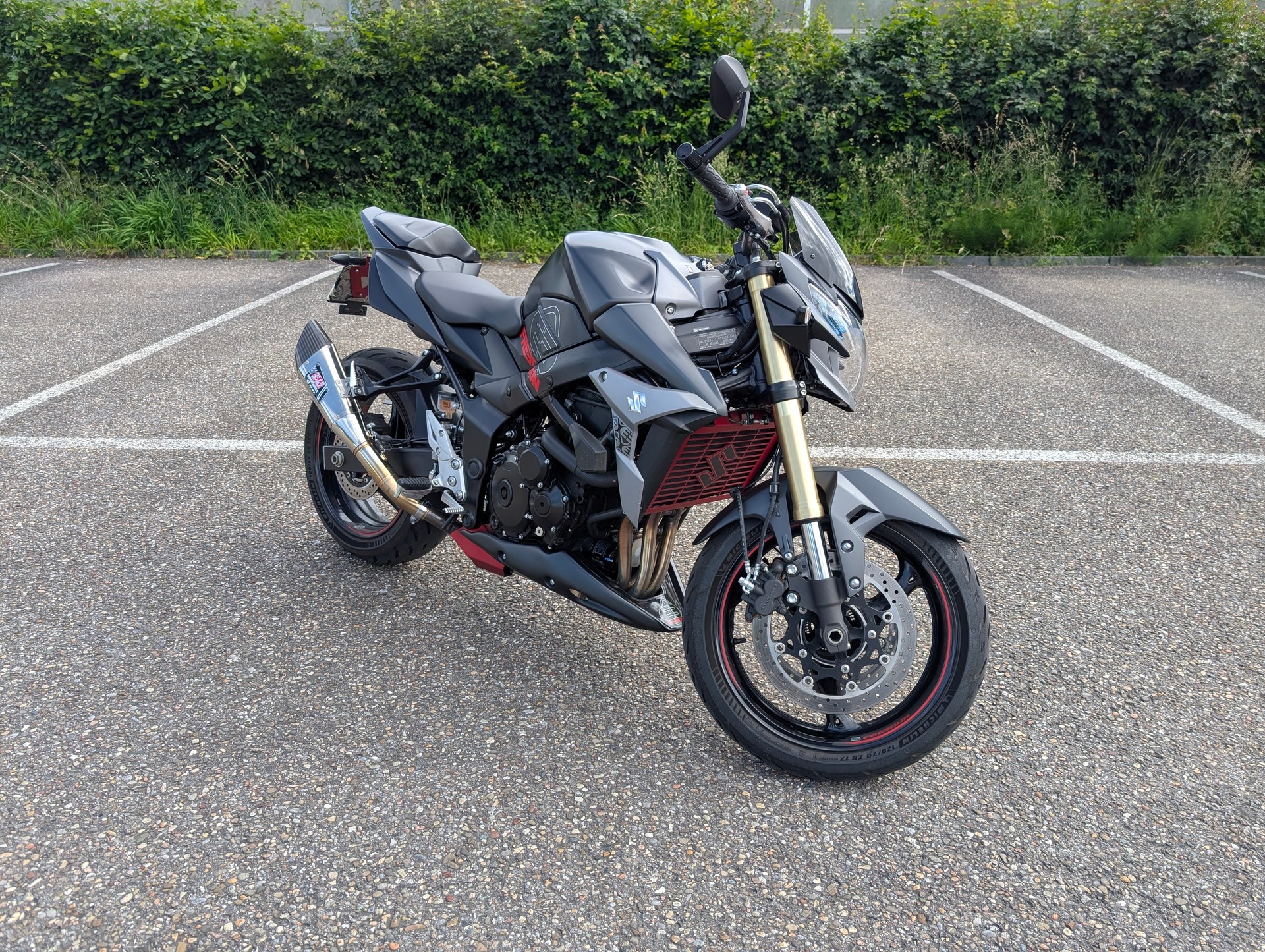 SUZUKI GSR 750 ABS Freegun-image-1