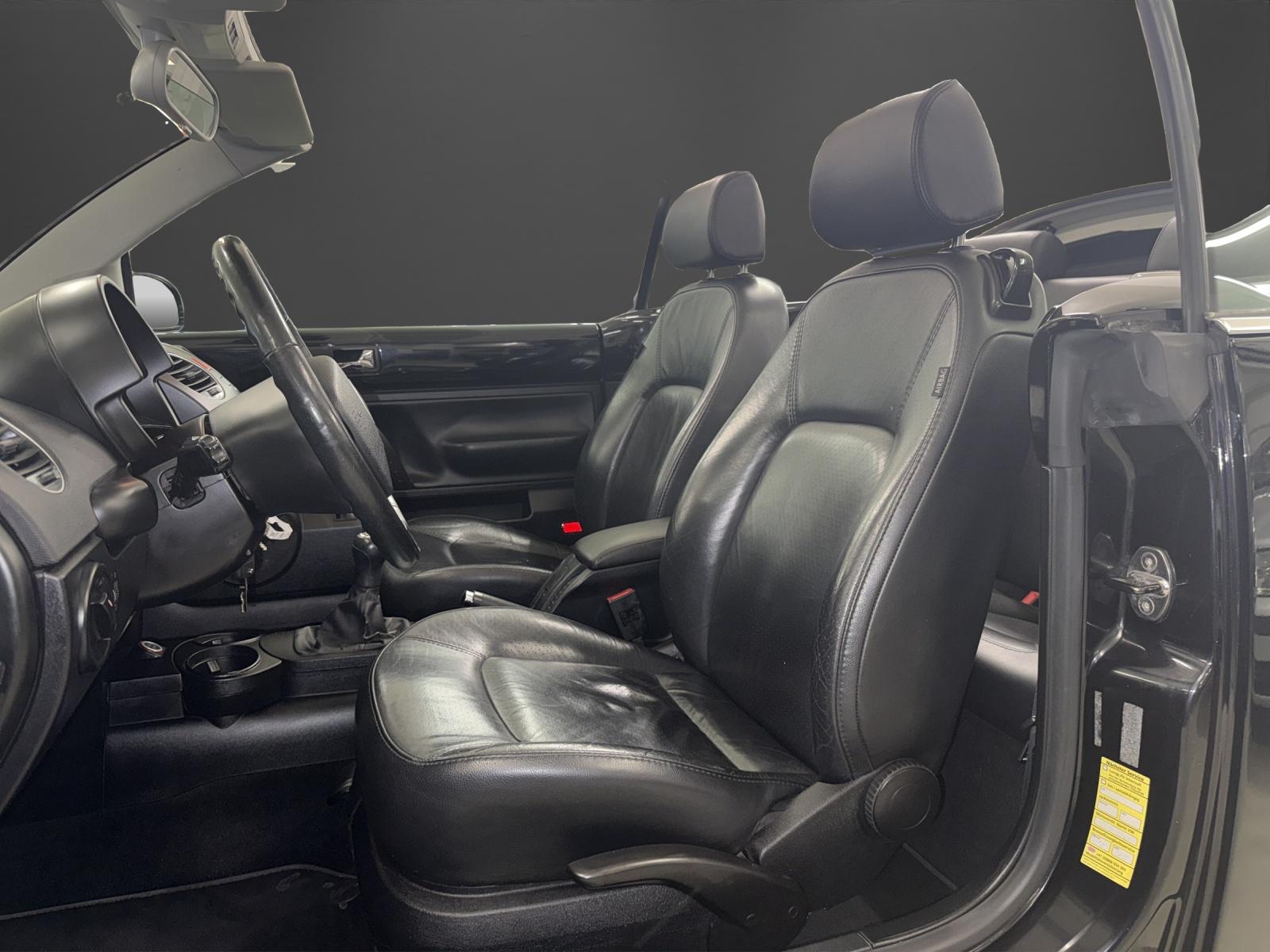 VW Beetle Cabrio 1.8 T Sixty-image-6