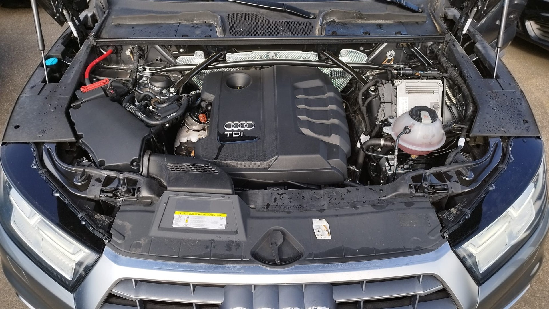 AUDI Q5 2.0 TDI sport quattro S-tronic-image-11