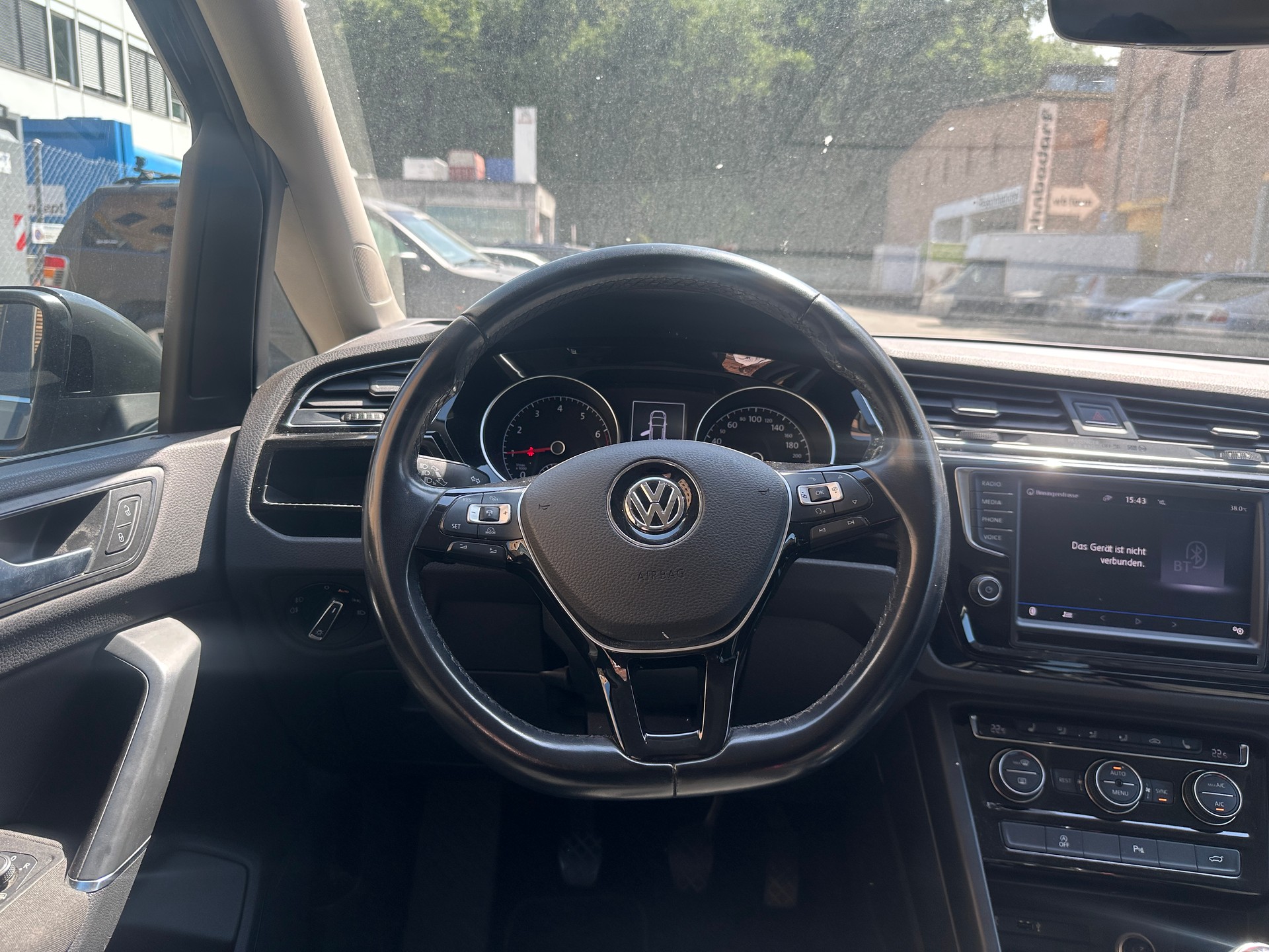 VW Touran 1.4 TSI BlueMotion Technology Family-image-10