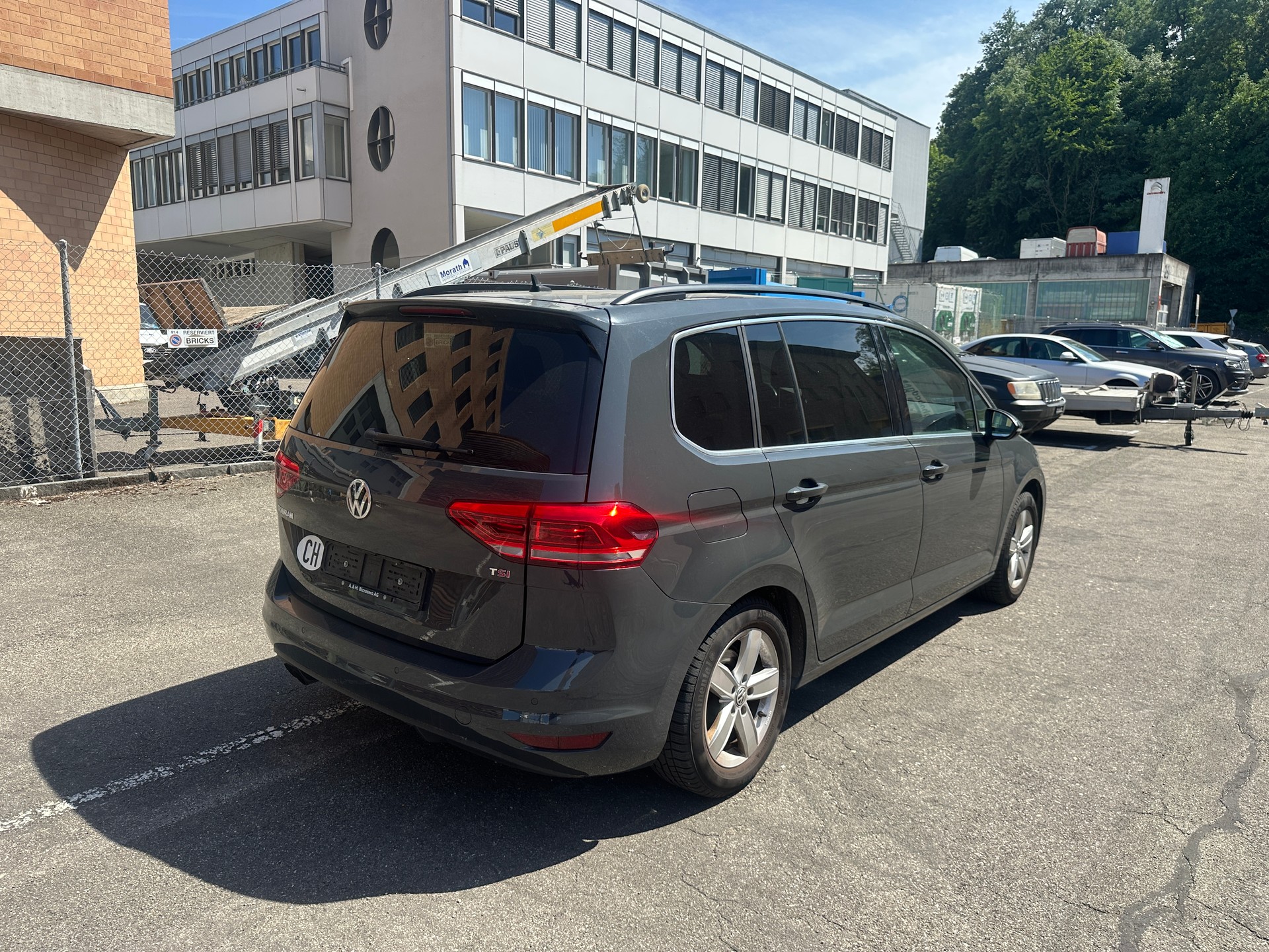 VW Touran 1.4 TSI BlueMotion Technology Family-image-5