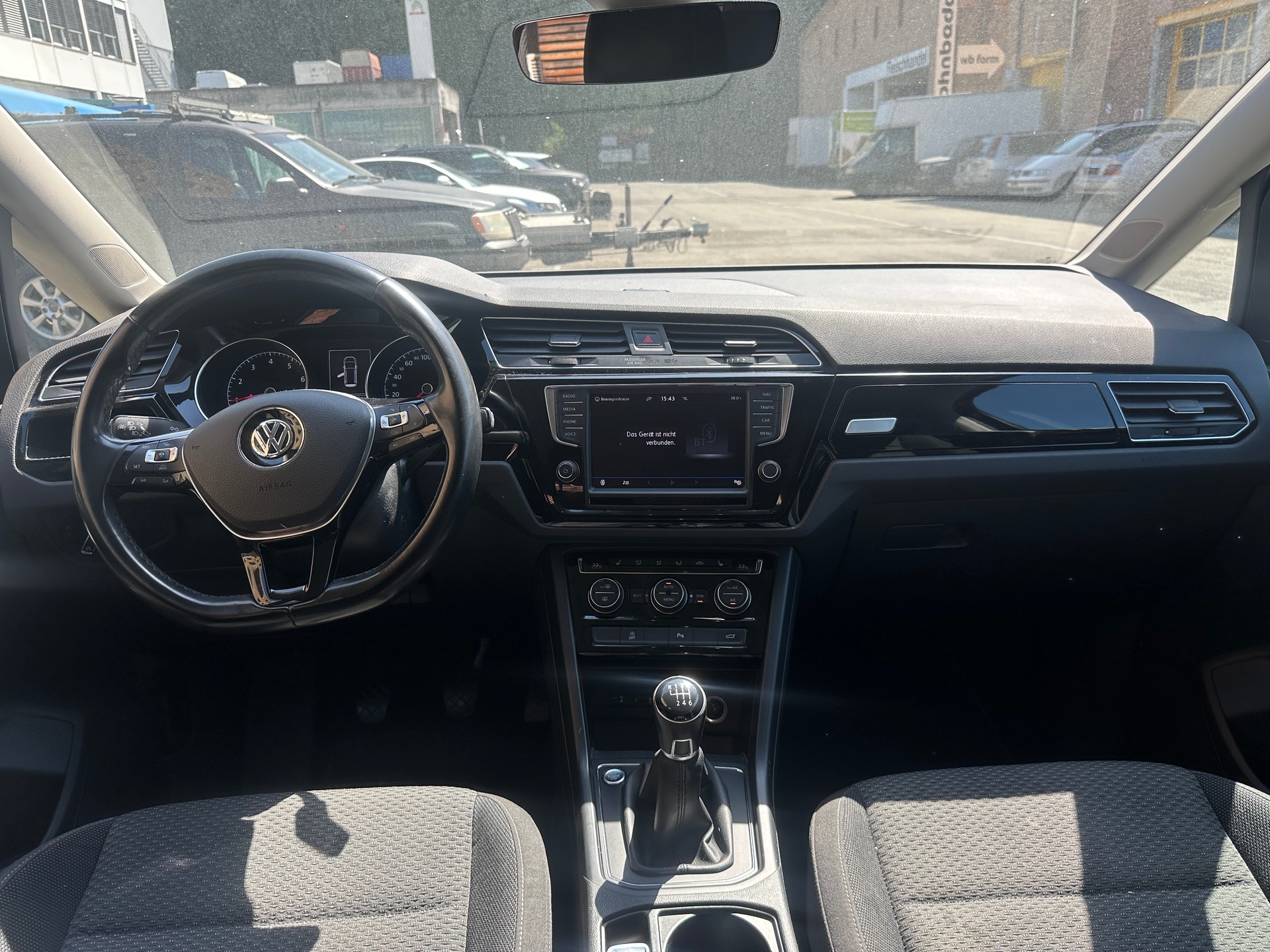 VW Touran 1.4 TSI BlueMotion Technology Family-image-11