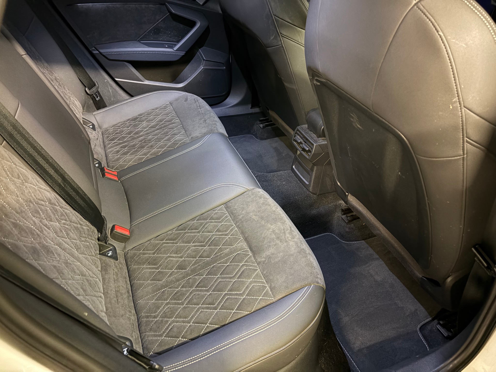 AUDI A3 Sportback 35 TFSI Attraction S-tronic-image-7