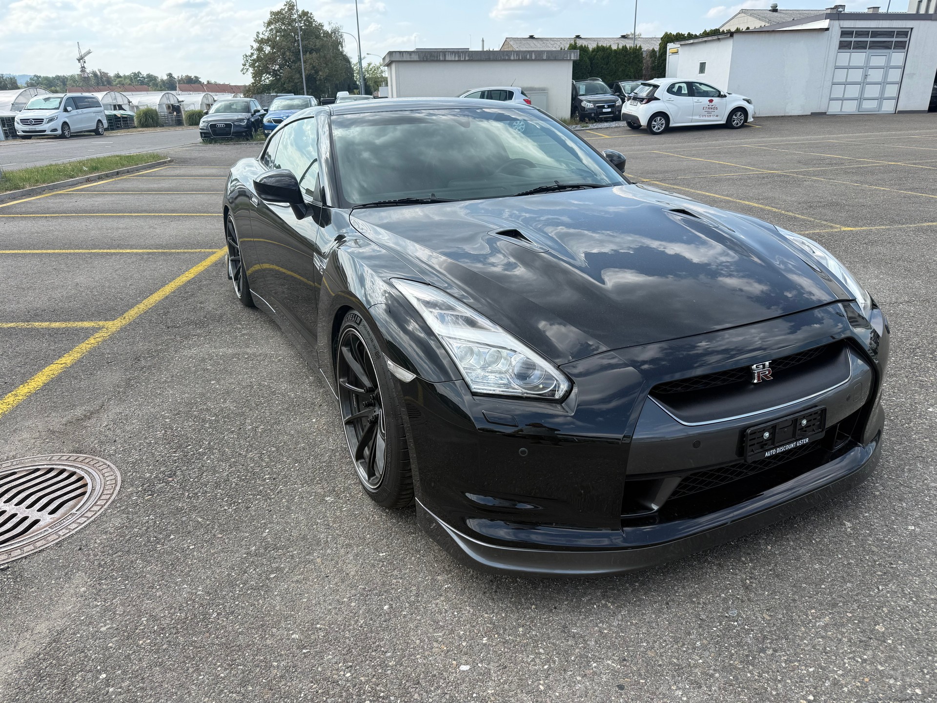 NISSAN GT-R 3.8 V6 Biturbo Black Edition-image-1