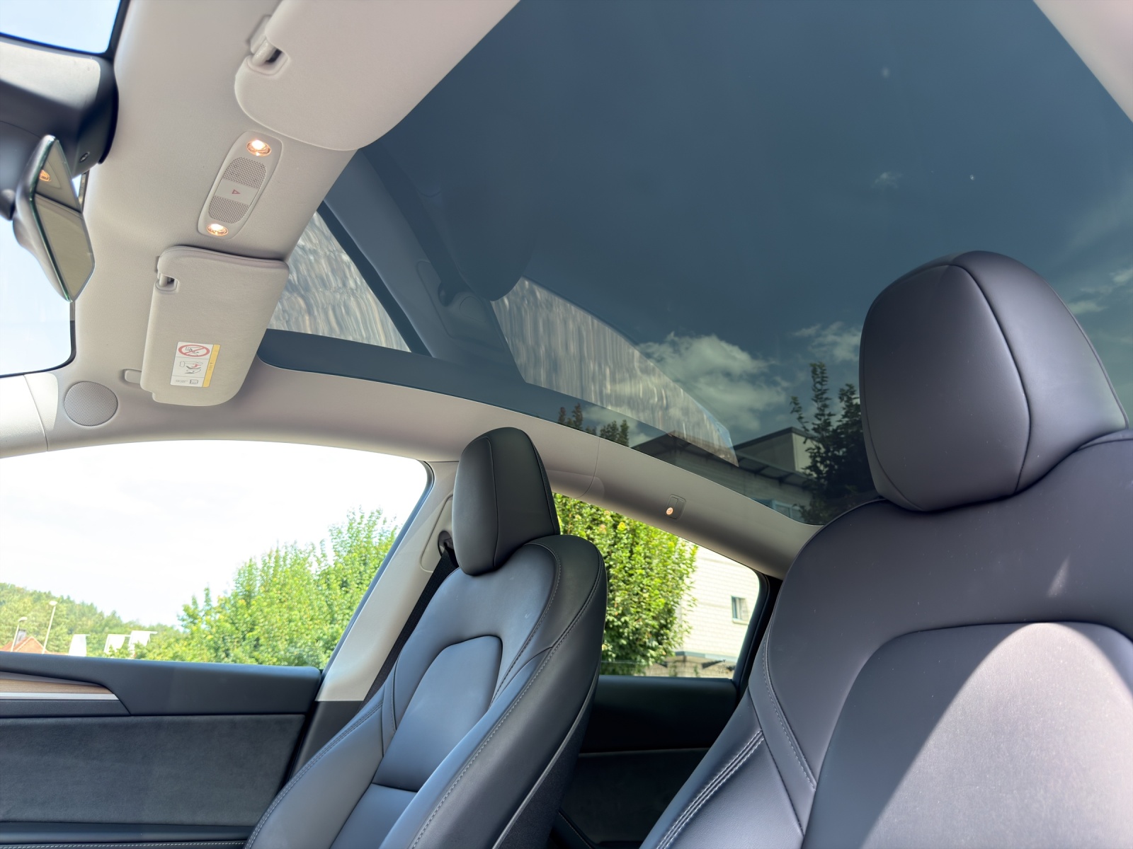 TESLA Model Y Long Range-image-9