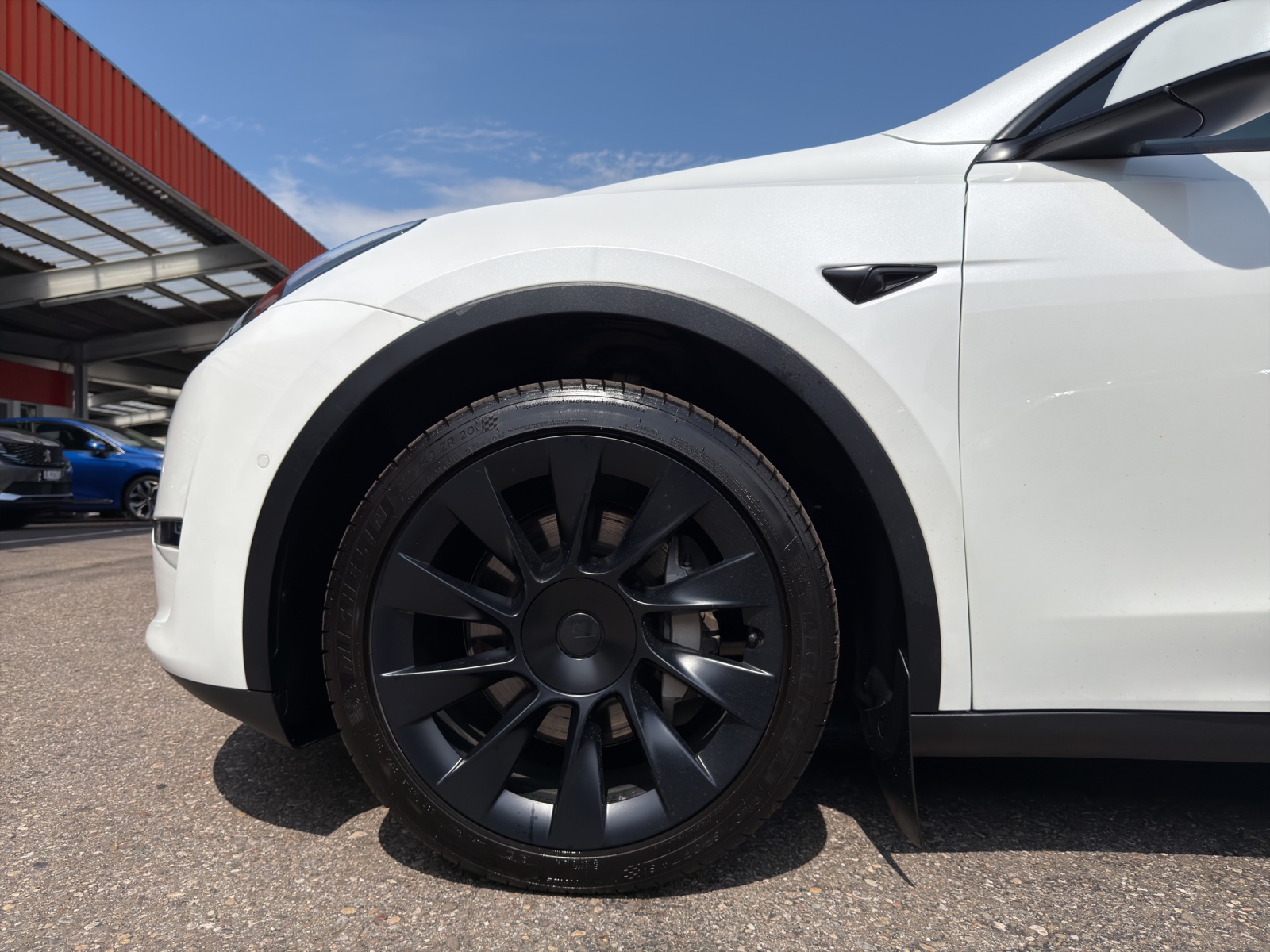 TESLA Model Y Long Range-image-15