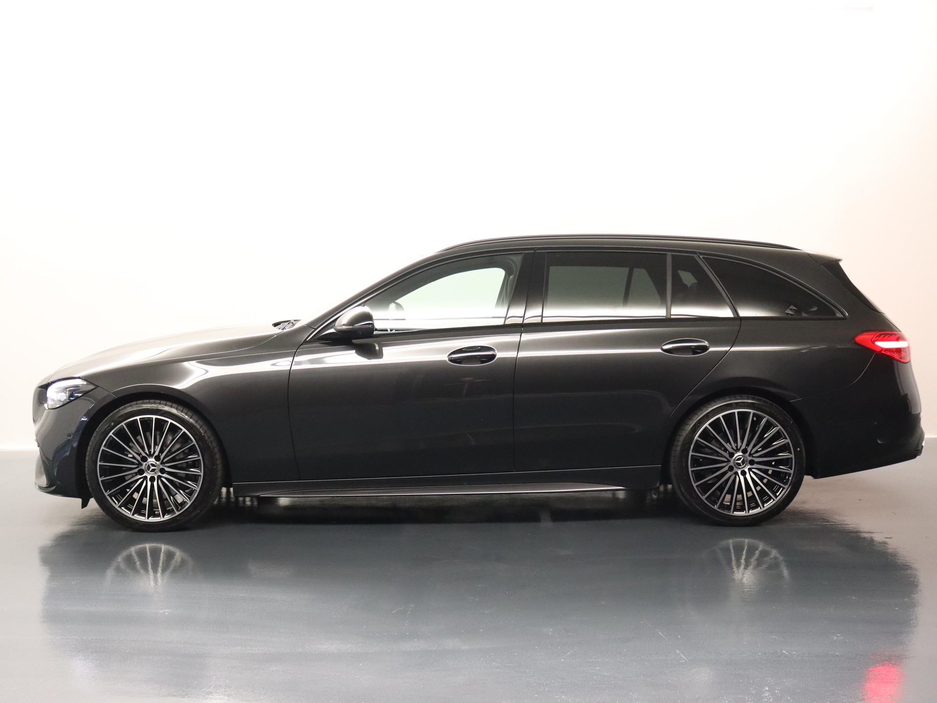 MERCEDES-BENZ C 220 d Swiss Star AMG Line 4matic Kombi-showroom-element-2