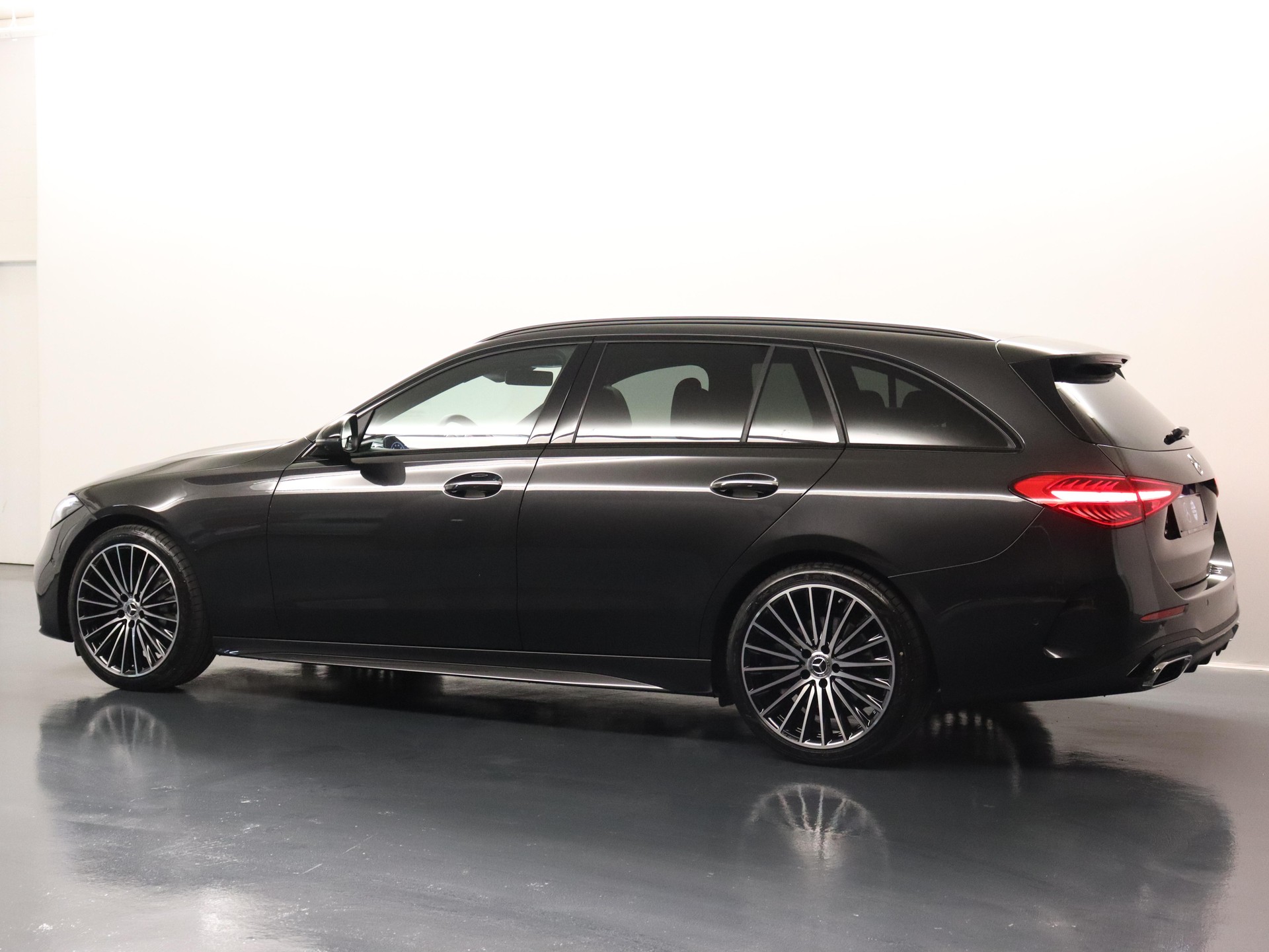 MERCEDES-BENZ C 220 d Swiss Star AMG Line 4matic Kombi-showroom-element-3