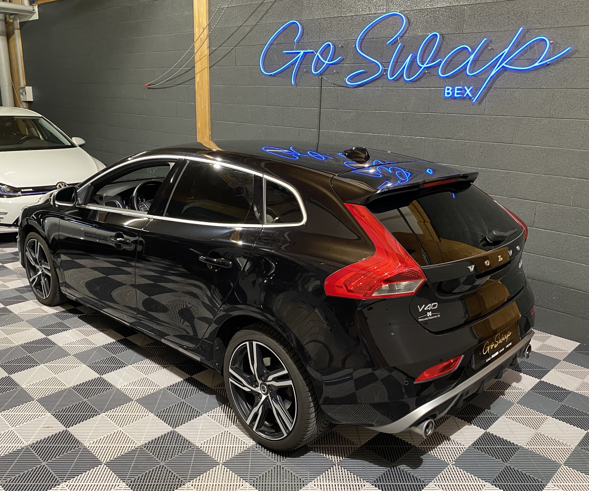 VOLVO V40 T3 R-Design-image-9