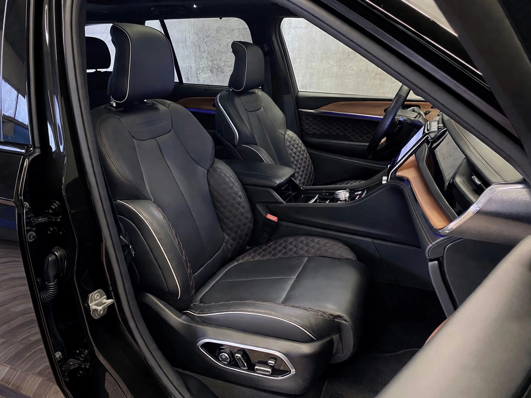 JEEP Grand Cherokee 2.0 *Plug-in-Hybrid*Summit*Swiss*Reserve*4xe*-image-4