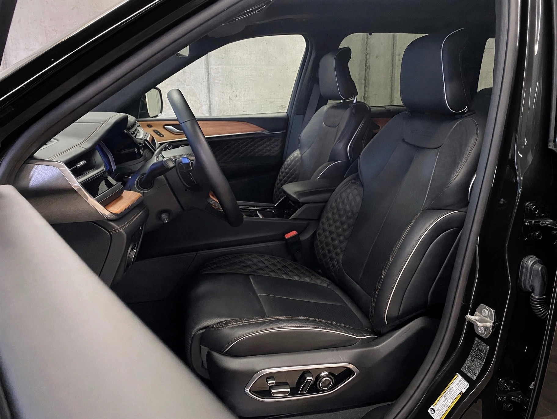 JEEP Grand Cherokee 2.0 *Plug-in-Hybrid*Summit*Swiss*Reserve*4xe*-showroom-element-3