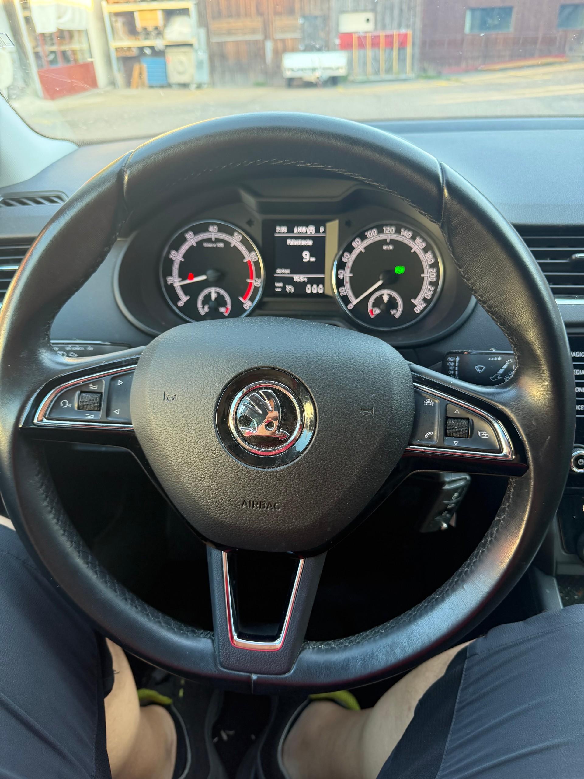 SKODA Octavia Combi 1.4 TSI Value DSG-image-4