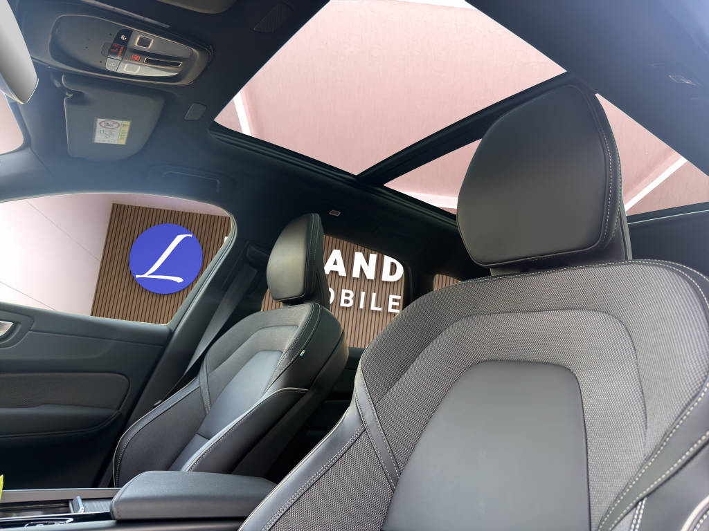 VOLVO XC60 2.0 B5 MH Black Edition Plus AWD-image-12