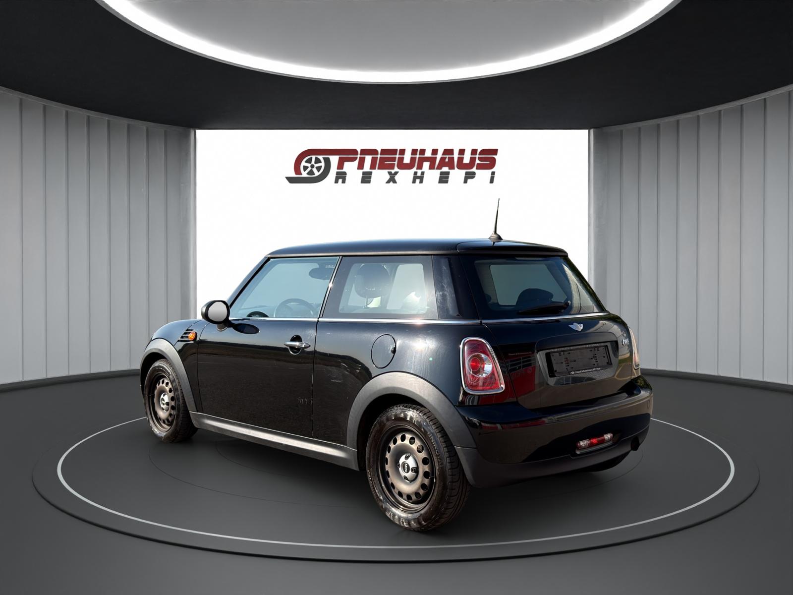 MINI One-showroom-element-3