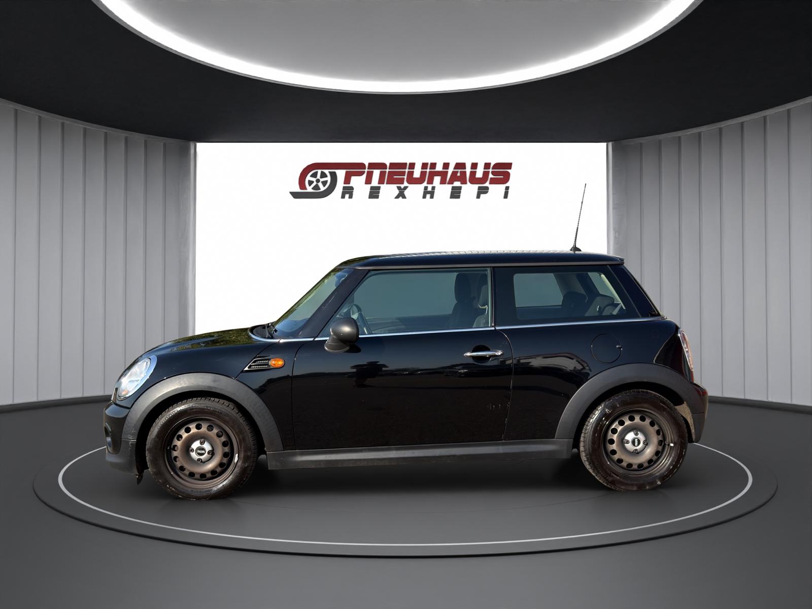 MINI One-showroom-element-2